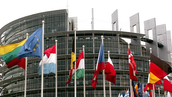 Οι 27 της ΕΕ υιοθέτησαν τη συμφωνία αποχώρησης και ενέκριναν τη διακήρυξη για τη μελλοντική σχέση