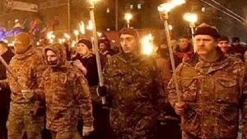 Σε πολεμική ετοιμότητα οι ένοπλες δυνάμεις της Ουκρανίας – Εθνικιστές διαδήλωσαν μπροστά στο ρωσικό προξενείο