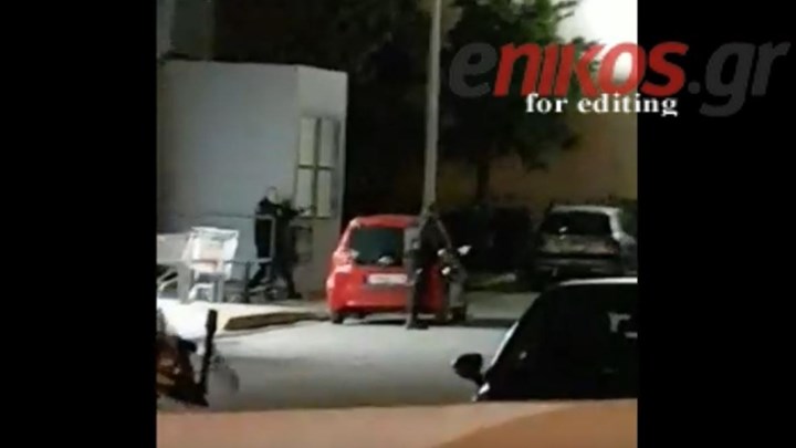 Η στιγμή της σύλληψης του ληστή στα Βριλήσσια – ΒΙΝΤΕΟ