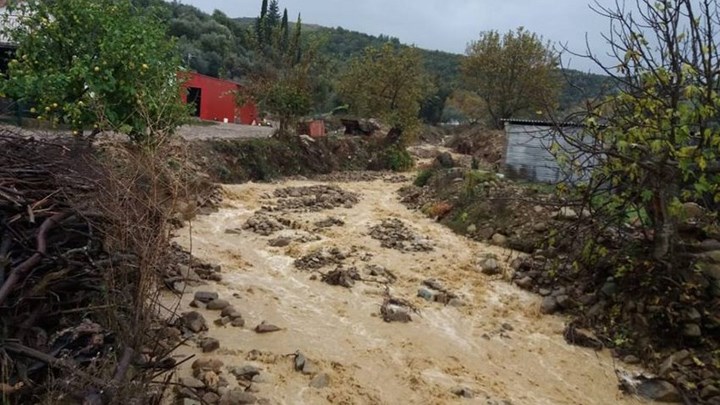 Αποκομμένα 6 χωριά στα Άγραφα – «Πνίγηκε» χωριό στο Αγρίνιο – ΦΩΤΟ-ΒΙΝΤΕΟ