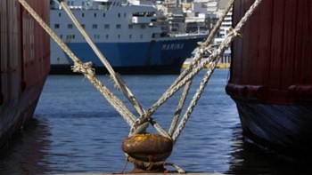 Δεμένα τα πλοία στα λιμάνια – 24ωρη πανελλαδική απεργία της ΠΝΟ
