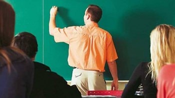 Σάλος στη Ρόδο – Καθηγητής άφησε έγκυο μαθήτριά του