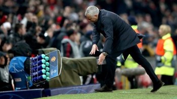 Ο επικός πανηγυρισμός του Μουρίνιο για το 1-0 της Γιουνάιτεντ – ΒΙΝΤΕΟ