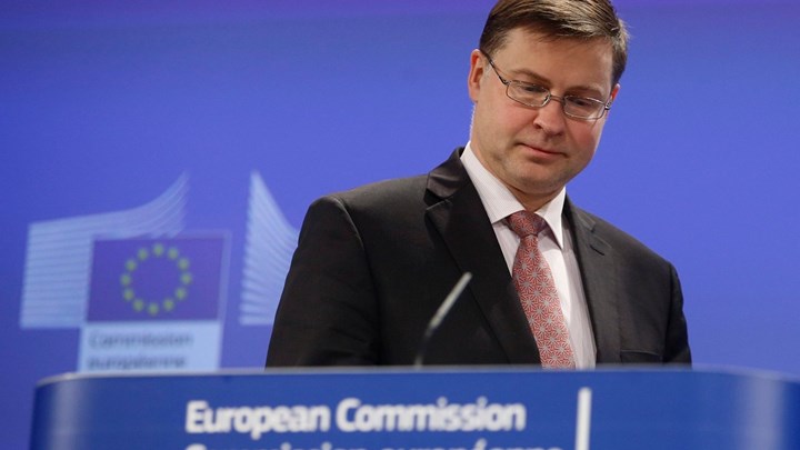 Ντομπρόβσκις: Οι ηλεκτρονικοί πλειστηριασμοί μόλις τώρα φέρνουν αποτελέσματα – Να συνεχισθούν οι προσπάθειες για τη μείωση των “κόκκινων” δανείων