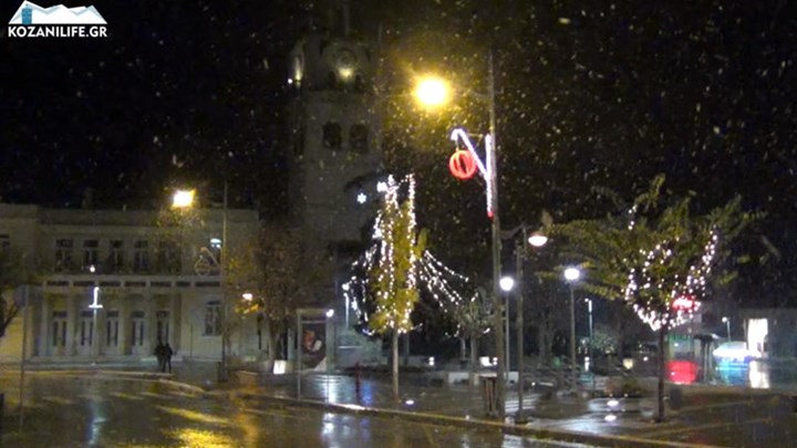 Τα πρώτα χιόνια έφτασαν στην Κοζάνη – ΒΙΝΤΕΟ