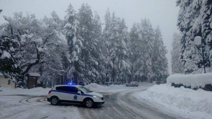Σαρώνει τη χώρα η “Πηνελόπη” με χιόνια, κρύο και θυελλώδεις ανέμους