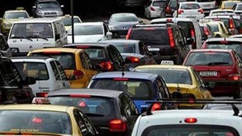 Αυξημένη η κίνηση στους δρόμους της Αθήνας