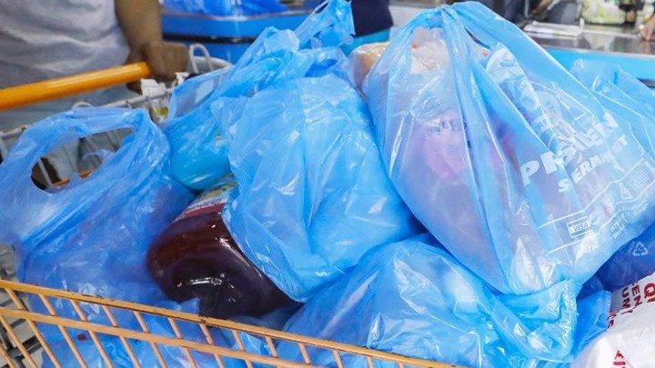 Αυξάνεται από τις αρχές του 2019 το τέλος για την πλαστική σακούλα