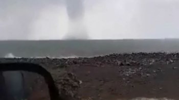 Εντυπωσιακός υδροστρόβιλος στην Κρήτη – ΒΙΝΤΕΟ