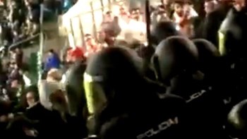 Η άγρια επίθεση των Ισπανών αστυνομικών στους οπαδούς του Ολυμπιακού – ΒΙΝΤΕΟ