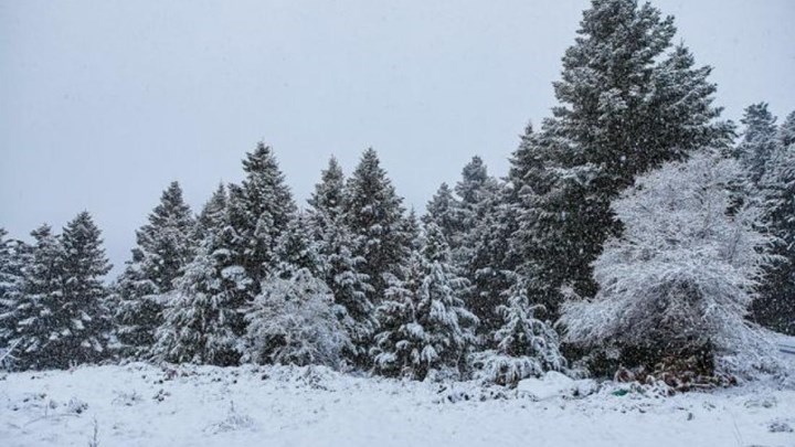 Ραγδαία επιδείνωση του καιρού σήμερα με τσουχτερό κρύο και χιόνια – Ποιες περιοχές θα «ντυθούν» στα λευκά