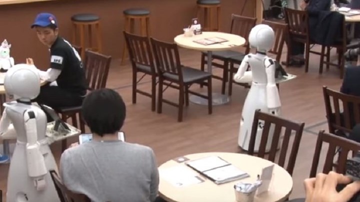 Καφετέρια με σερβιτόρους ρομπότ, που ελέγχονται από άτομα με αναπηρία – ΒΙΝΤΕΟ
