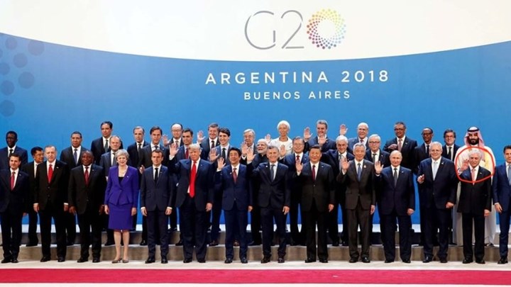 Όλοι μαζί και ο… πρίγκιπας χώρια  – Η οικογενειακή φωτογραφία της G20 που συζητήθηκε