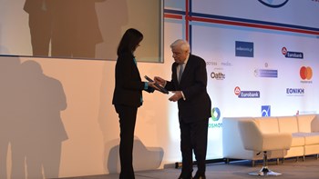 Next is Now: Το δώρο της Έλενας Κουντουρά στον Προκόπη Παυλόπουλο