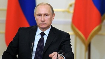 Πούτιν: “Απαραίτητη” μια ουσιαστική συνάντηση με τον Τραμπ
