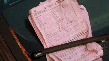 Πήγε να πάρει το αυτοκίνητό του και βρήκε “βουνό” τις κλήσεις – ΦΩΤΟ