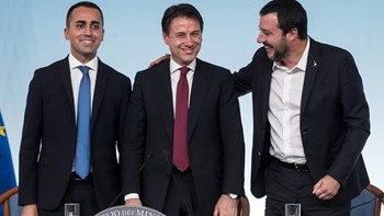 Στήριξη από Σαλβίνι και Ντι Μάιο στον Ιταλό πρωθυπουργό