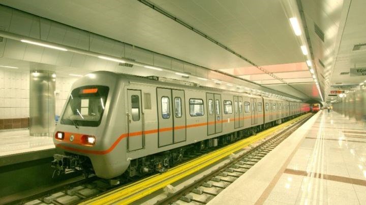 Επιβάτης του μετρό έπεσε στις ράγες – Μεταφέρθηκε στο νοσοκομείο
