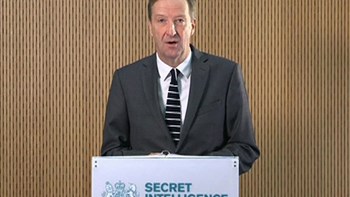 Ο επικεφαλής της βρετανικής κατασκοπείας θα διαμηνύσει στη Ρωσία «να μην υποτιμά» τη χώρα του και τη Δύση