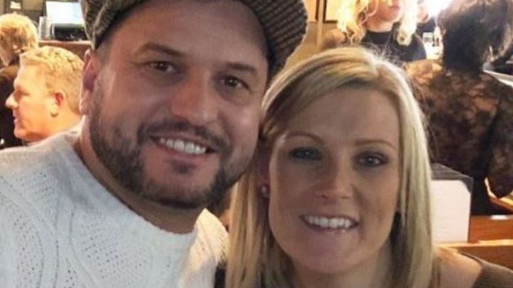 Πρόταση γάμου – εφιάλτης – Το μονόπετρο κατέληξε στον… υπόνομο – ΦΩΤΟ – ΒΙΝΤΕΟ