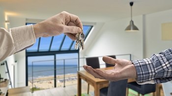 Δικαστήριο βάζει “φρένο” στην Airbnb