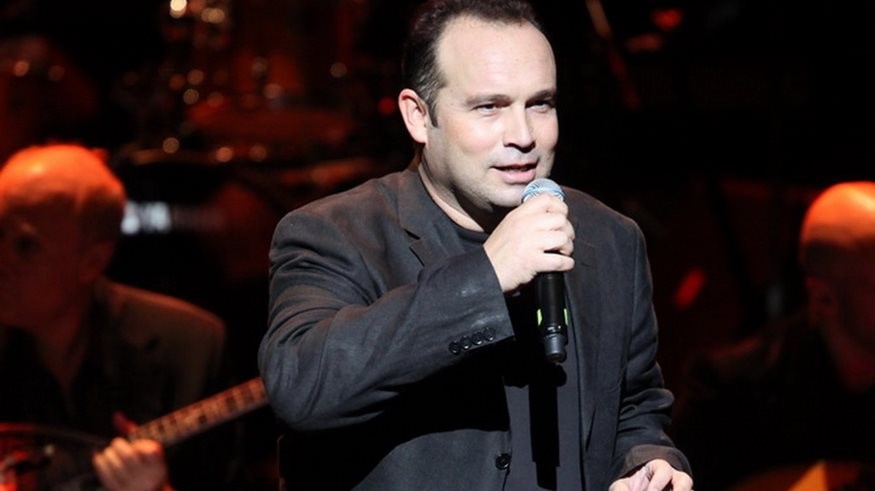 Δύσκολες ώρες για τον Κώστα Μακεδόνα – Το συγκινητικό μήνυμα στα social media