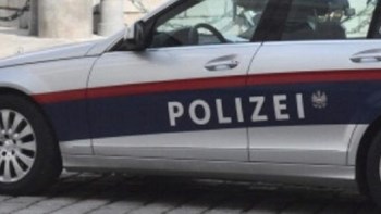 Δεν «έπιασε» το χειρόφρενο και το αμάξι κατέληξε στον γκρεμό