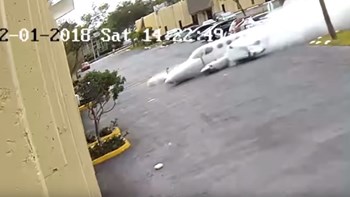 Βίντεο που σοκάρει: Αεροσκάφος πέφτει σε κτίριο στη Φλόριντα