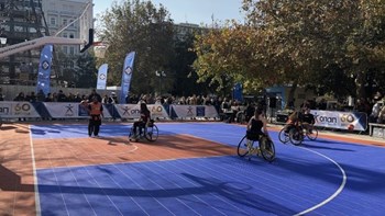 Η Πλατεία Συντάγματος μεταμορφώθηκε σε γήπεδο μπάσκετ από τον ΟΠΑΠ για το «2ο Ηοpe Streetball» της ΟΣΕΚΑ – ΒΙΝΤΕΟ