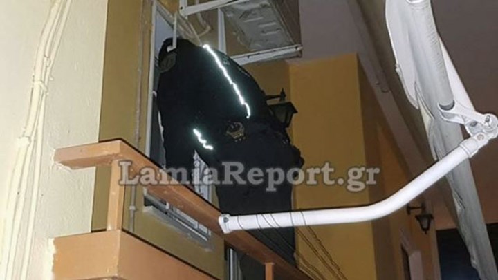 Μπήκαν από το παράθυρο για να σώσουν ηλικιωμένη που καλούσε σε βοήθεια – ΦΩΤΟ