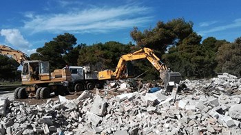 Νέα κατεδάφιση αυθαιρέτων στο ρέμα Σούρες