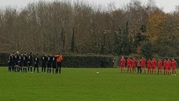 Ενός λεπτού σιγή για τον θάνατο ποδοσφαιριστή που… αναστήθηκε – ΒΙΝΤΕΟ