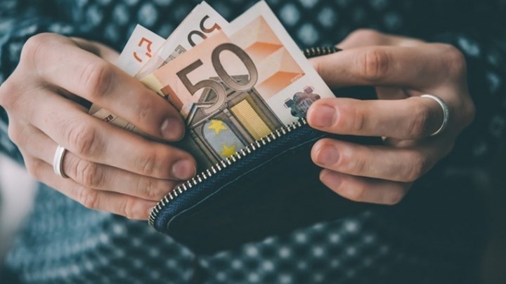 Αντίστροφη μέτρηση για την υποβολή των αιτήσεων του κοινωνικού μερίσματος – Πότε θα ανοίξει η πλατφόρμα