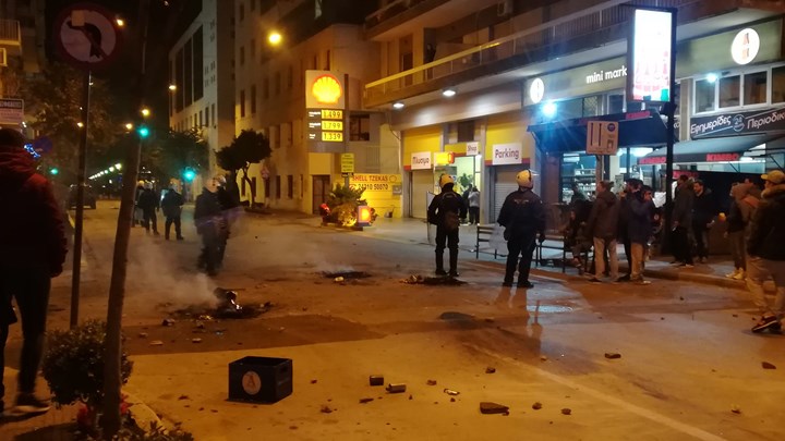 Σοβαρά επεισόδια μετά τις πορείες στον Βόλο – ΦΩΤΟ