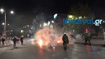 52 προσαγωγές και 15 συλλήψεις για τα επεισόδια στο κέντρο της Θεσσαλονίκης
