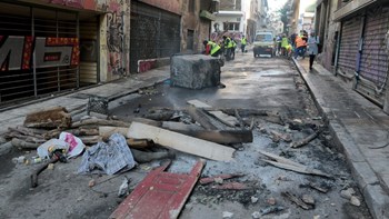 Η επόμενη ημέρα των επεισοδίων: “Βομβαρδισμένο” τοπίο Αθήνα και Θεσσαλονίκη – ΦΩΤΟ – ΒΙΝΤΕΟ