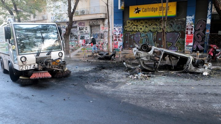 Κάτοικοι Εξαρχείων στον Realfm 97.8  για τα επεισόδια: Έχουμε απελπιστεί, δεν θέλουν να τους σταματήσουν