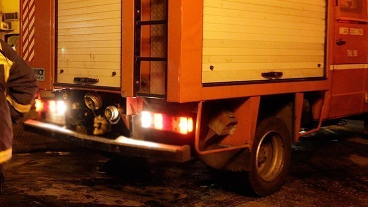 Πυρκαγιά σε κτίριο στην Κόρινθο – ΤΩΡΑ