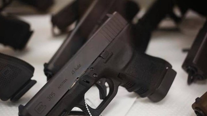 Έρευνα των Εσωτερικών Υποθέσεων για το «σκονάκι» στις εξετάσεις άδειας οπλοφορίας