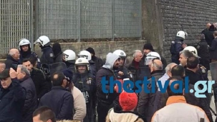 Ένταση στα Ελληνοαλβανικά σύνορα- Απαγορεύουν σε Έλληνες να παρευρεθούν στο μνημόσυνο Κατσίφα – ΦΩΤΟ-ΒΙΝΤΕΟ