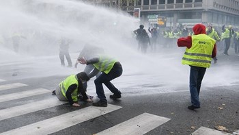 Συλλήψεις “κίτρινων γιλέκων” και στις Βρυξέλλες – BINTEO