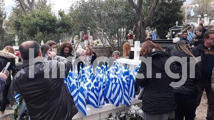 Συγκίνηση στο μνημόσυνο του Κωνσταντίνου Κατσίφα στους Βουλιαράτες – ΦΩΤΟ