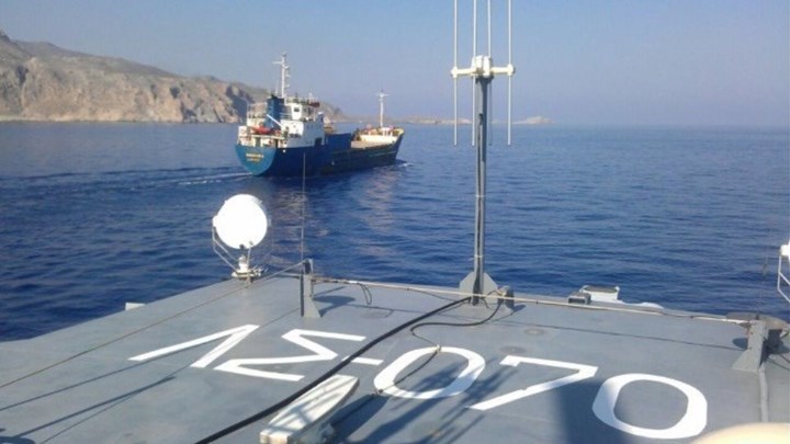 Στο λιμάνι του Ηρακλείου το ύποπτο πλοίο – Σε εξέλιξη μεγάλη επιχείρηση του λιμενικού