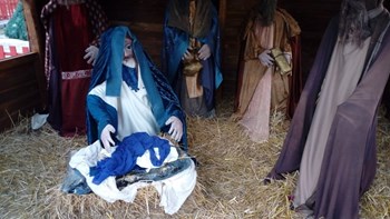 Έκλεψαν ξανά το “θείο βρέφος” από τη φάτνη της Κεντρικής Πλατείας στη Λάρισα – ΦΩΤΟ