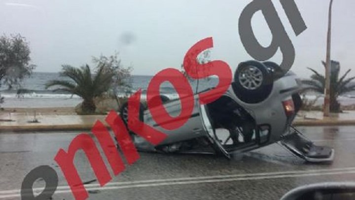 Ανατροπή αυτοκινήτου στη Λεωφόρο Αθηνών- Σουνίου – ΦΩΤΟ αναγνώστη