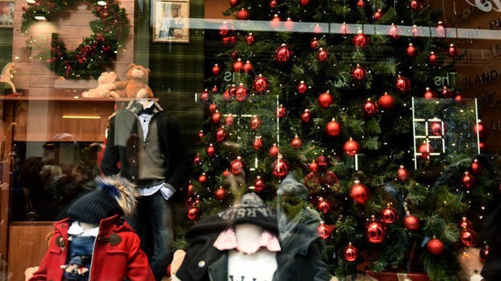 Αντίστροφη μέτρηση για το εορταστικό ωράριο – Ποιες Κυριακές θα είναι ανοιχτά τα καταστήματα