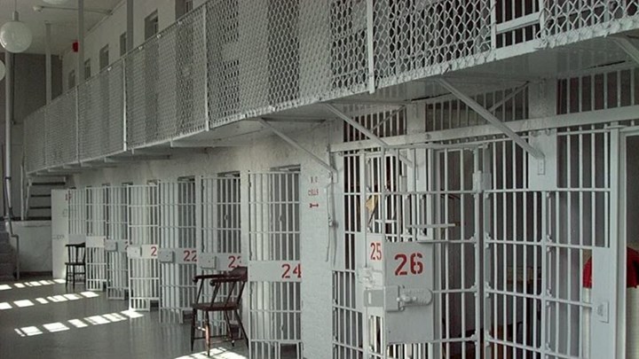 Σε άλλη φυλακή μεταφέρεται ο 19χρονος – Έρευνα για τον ξυλοδαρμό του