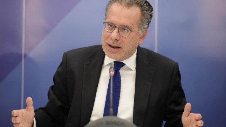 Κουμουτσάκος: Απαράδεκτη απόφαση της αλβανικής κυβέρνησης που στρέφεται ευθέως κατά της ελληνικής εθνικής μειονότητας