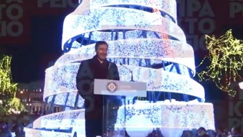 Φωταγωγήθηκε το χριστουγεννιάτικο δέντρο στην πλατεία Συντάγματος – ΒΙΝΤΕΟ