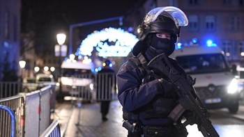 Νύχτα τρόμου στο Στρασβούργο – Τρεις νεκροί και 12 τραυματίες από επίθεση ενόπλου σε χριστουγεννιάτικη αγορά – Καταζητείται ο δράστης – ΒΙΝΤΕΟ – ΦΩΤΟ